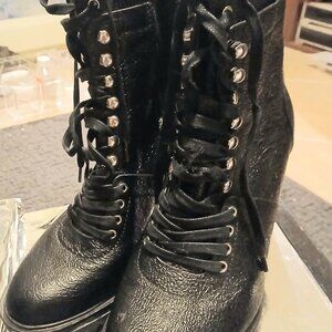Vince Camuto Boots Size 8 M